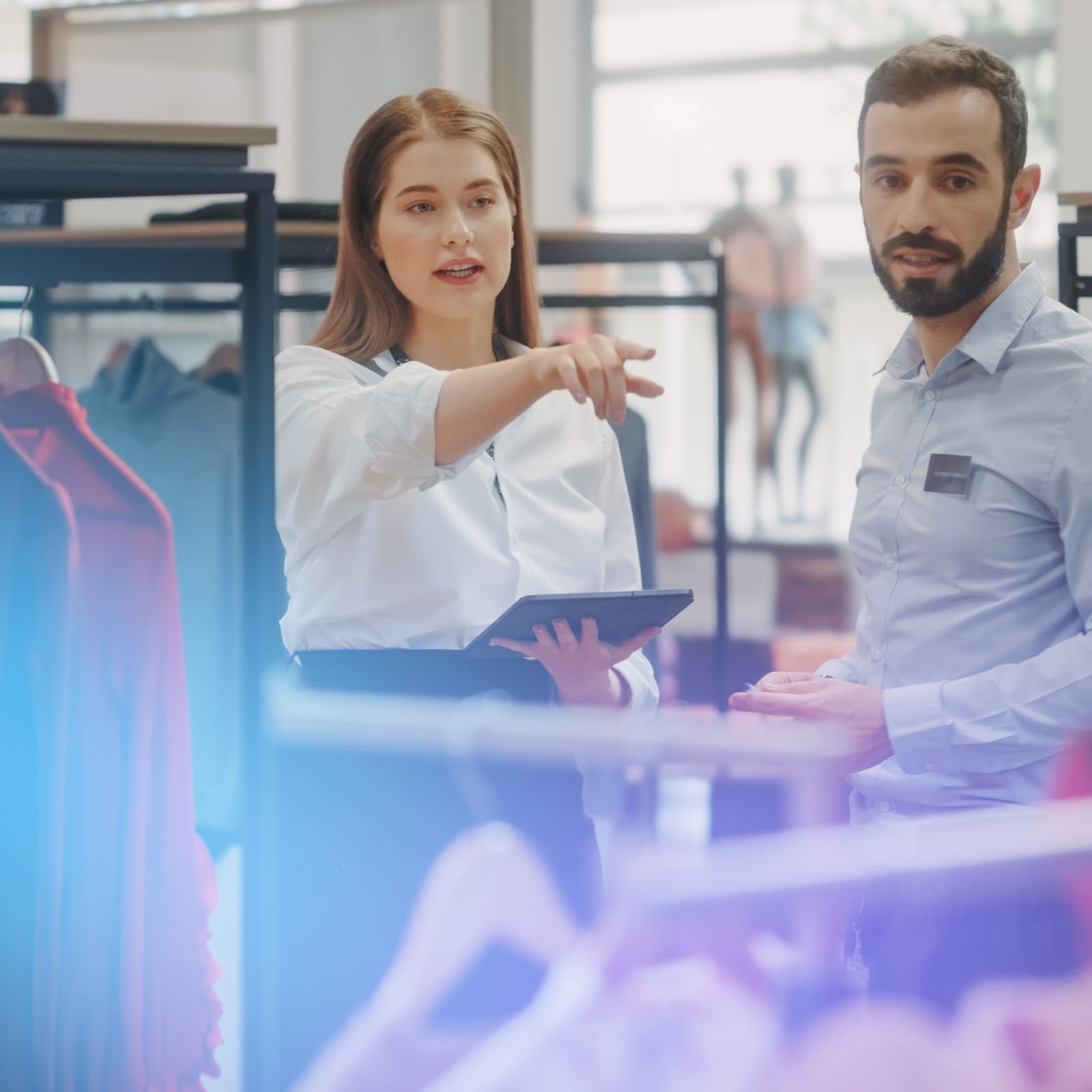 retail worker taking a customers credit card payment